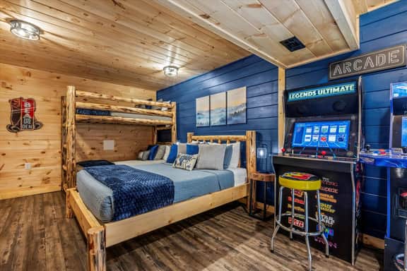 4 BD Luxury Cabin•Hot Tub•Theater•Pool Table•S'mores•EZ Roads